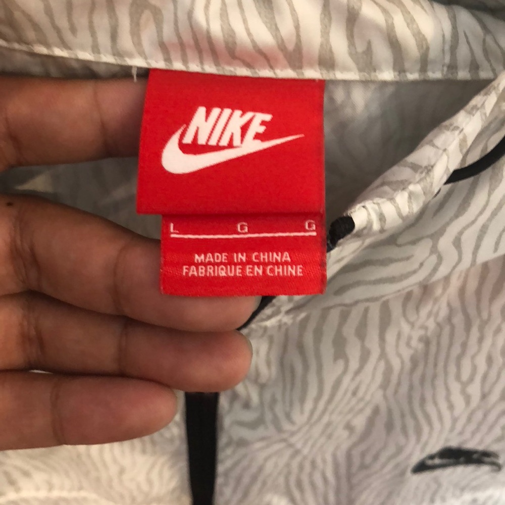 Nike white zebra print wind breaker - Picture 2 of 2